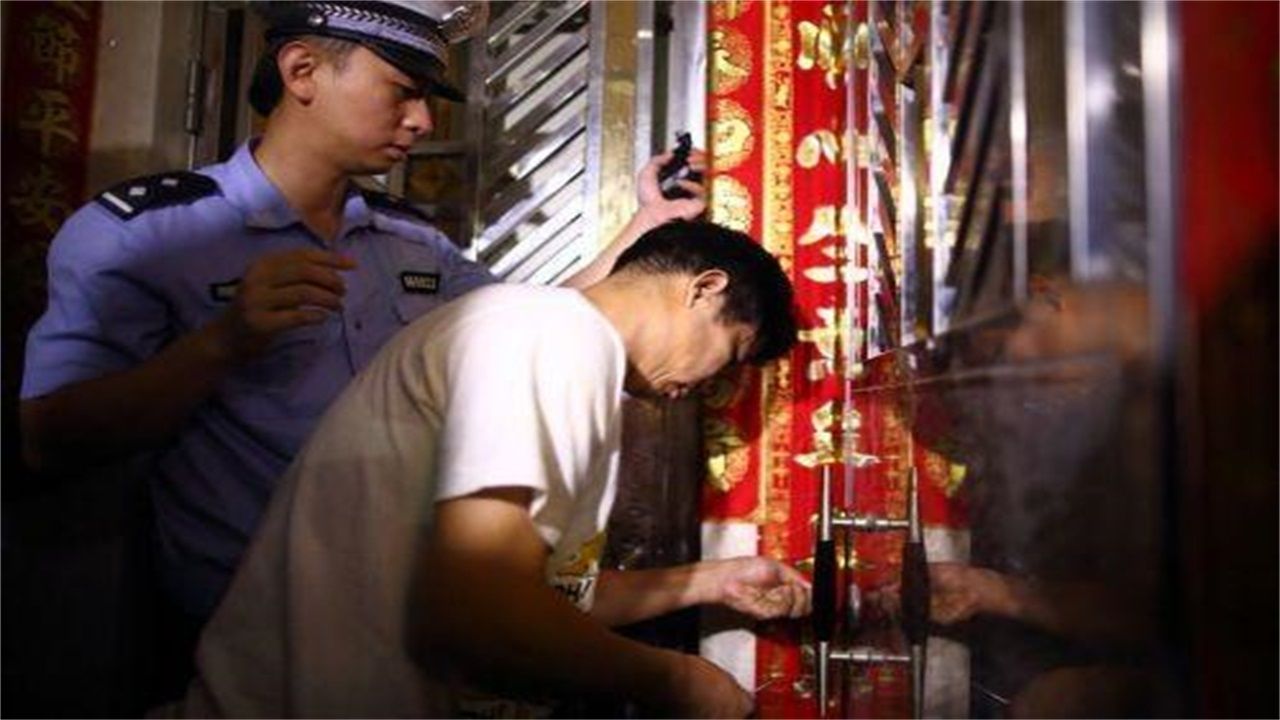 呼和浩特请开锁师傅开了锁后，师傅为什么一般都不进门，就算主人请也不进去？